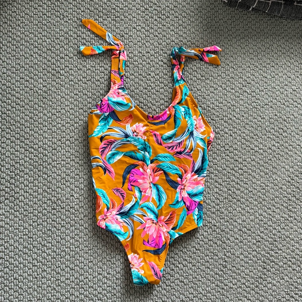 Xhilaration One Piece Bathing Suit